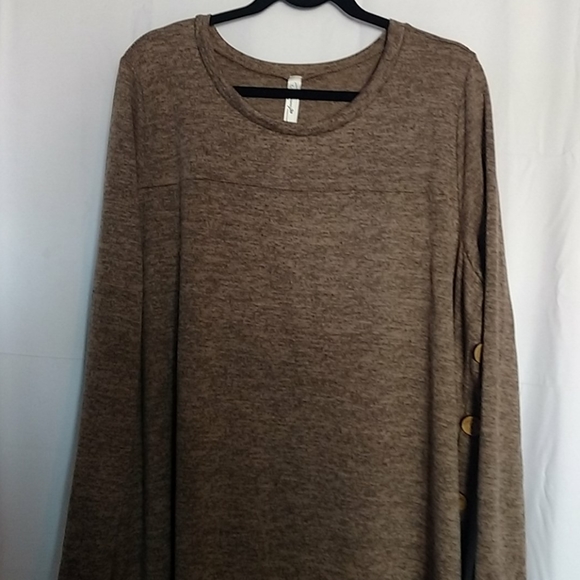 Assymetrical Hacci Tunic With Buttons - Picture 4 of 10